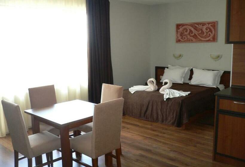 בית מלון כפרי Madara Club And Spa