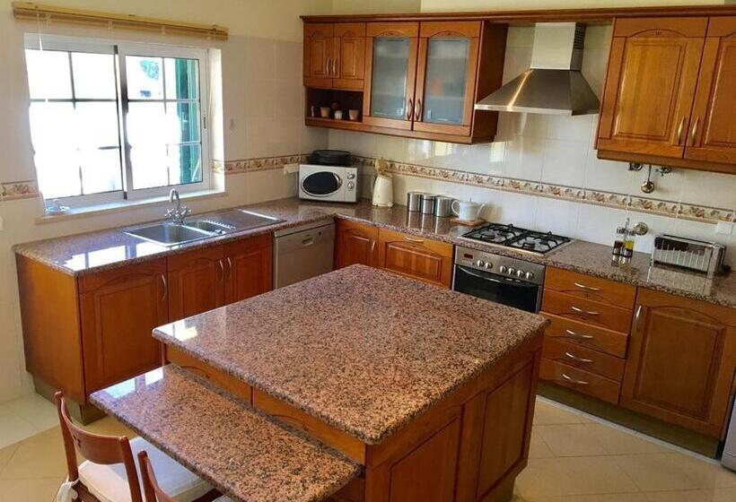 פנסיון Casa Estombar   Private Swimming Pool   Air Conditioning In All Bedrooms   Wifi