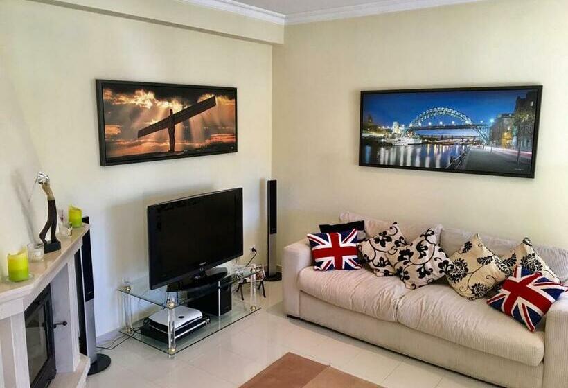 פנסיון Casa Estombar   Private Swimming Pool   Air Conditioning In All Bedrooms   Wifi