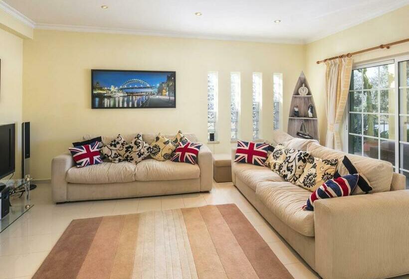 פנסיון Casa Estombar   Private Swimming Pool   Air Conditioning In All Bedrooms   Wifi