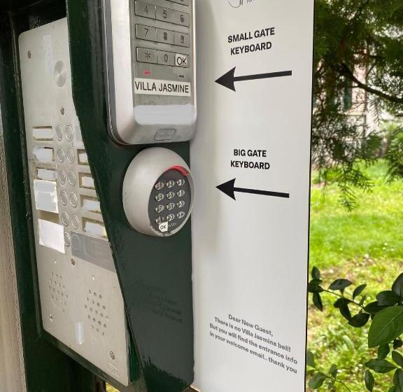 پانسیون Villa Jasmine