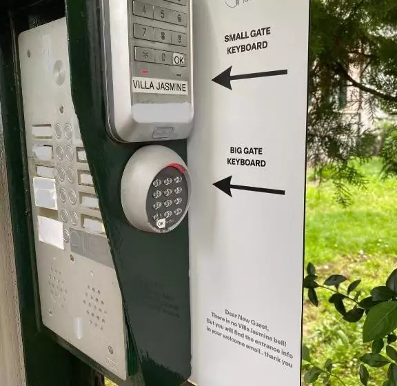 پانسیون Villa Jasmine