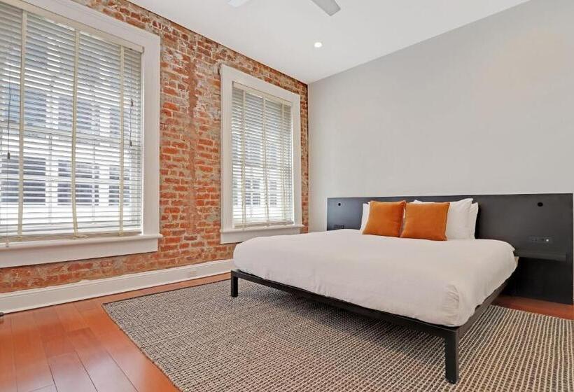 Roami At Factors Row