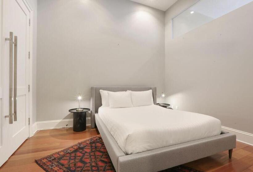 Roami At Factors Row