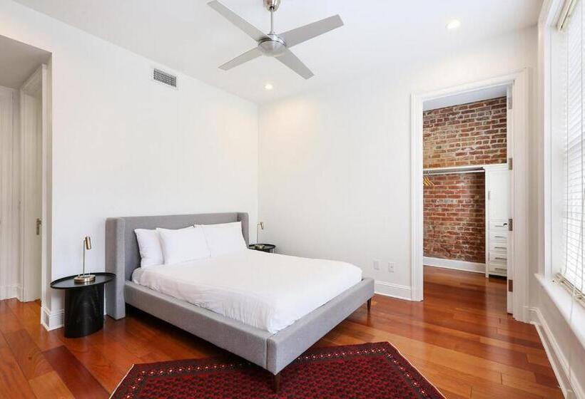 Roami At Factors Row