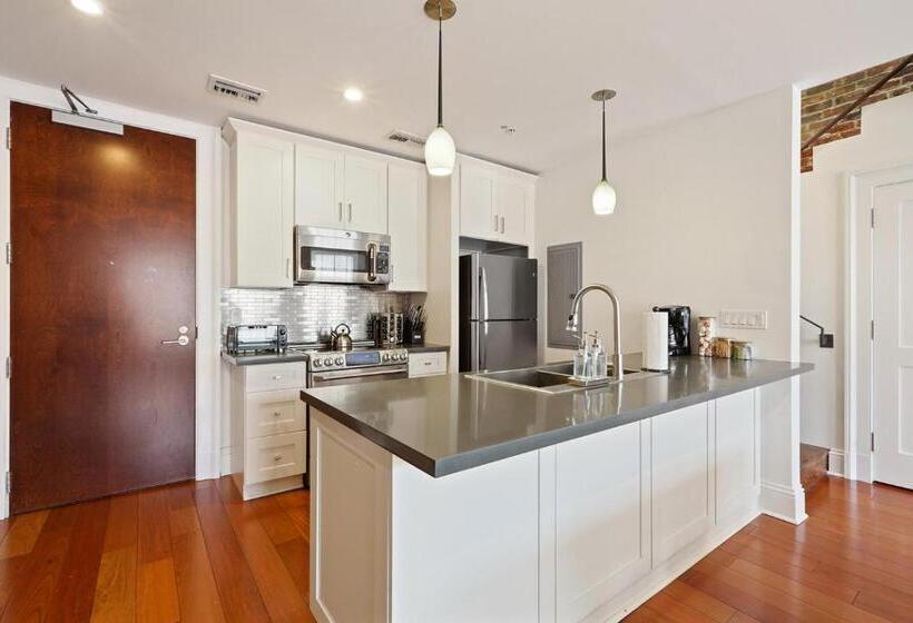 Roami At Factors Row