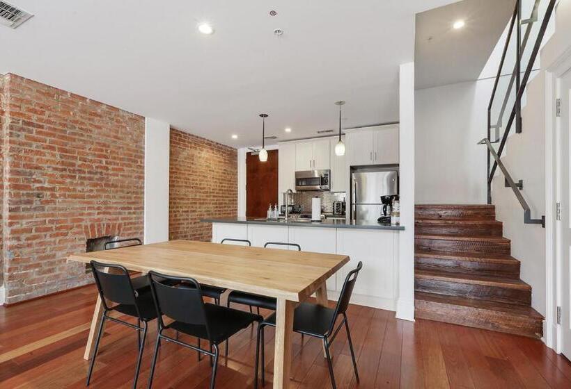 Roami At Factors Row