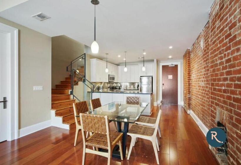 Roami At Factors Row