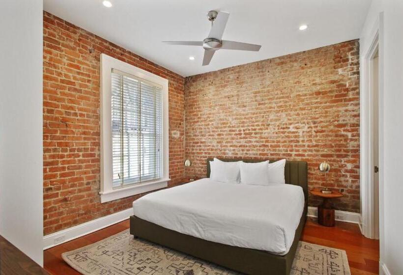 Roami At Factors Row