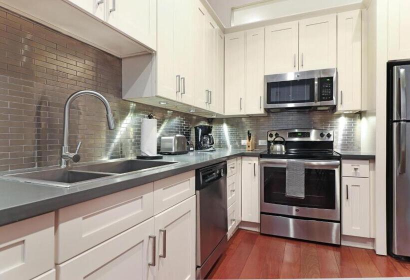 Roami At Factors Row