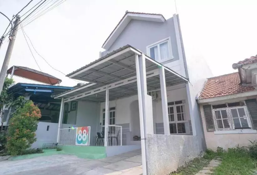 Hotelli Koolkost Near Taman Budaya Sentul