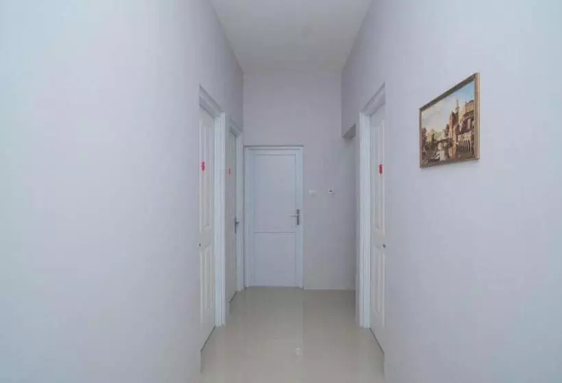 Hotelli Koolkost Near Taman Budaya Sentul