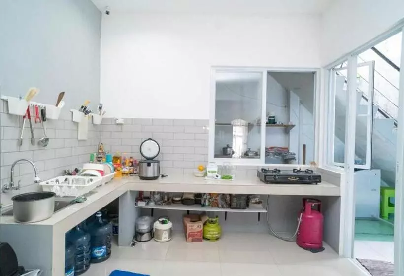 Hotelli Koolkost Near Taman Budaya Sentul