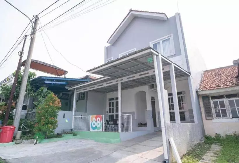 Hotelli Koolkost Near Taman Budaya Sentul