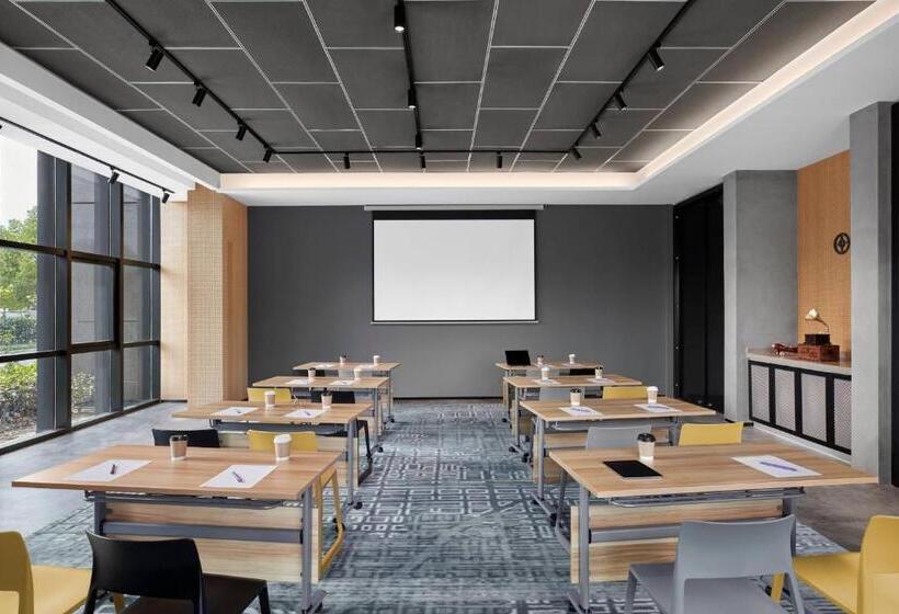 Hotel Moxy Shanghai Hongqiao Necc