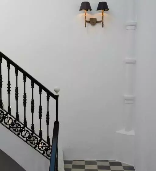 Hotelli Plaza 18   Grupo Califa