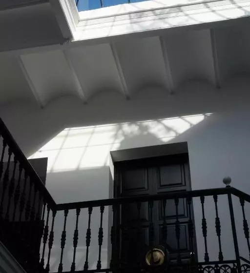 Hotelli Plaza 18   Grupo Califa