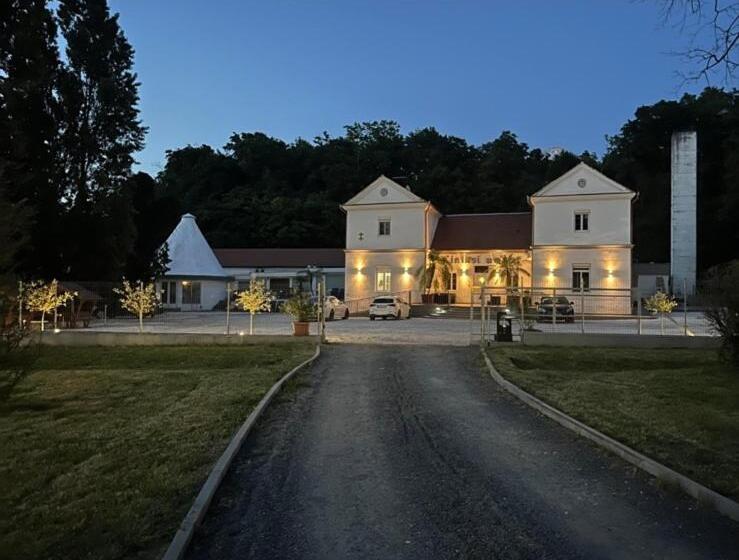 Kinizsi Udvar Apartmanház