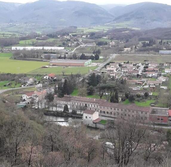 بنسيون La Chapelle Aux Acacias