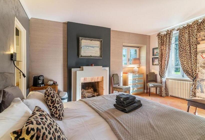 بنسيون La Chapelle Aux Acacias