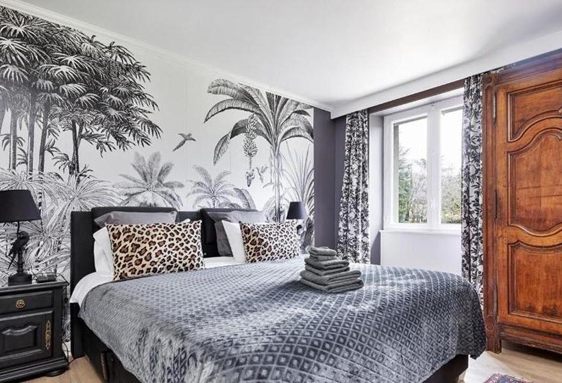 بنسيون La Chapelle Aux Acacias