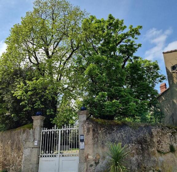 بنسيون La Chapelle Aux Acacias