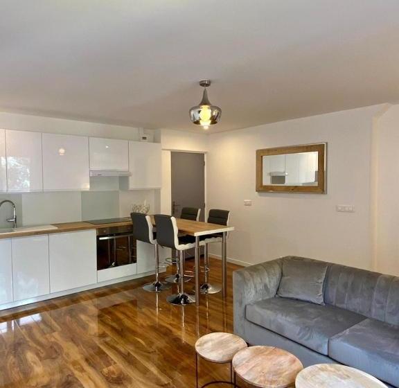 پانسیون Maison De La Marine