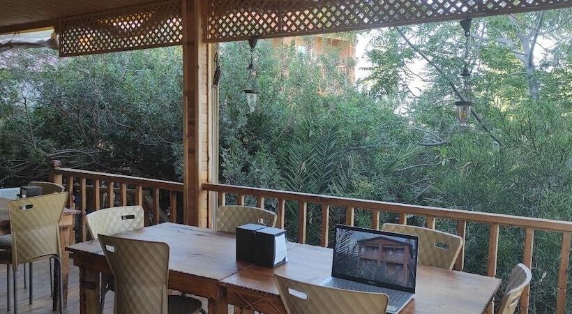 تختخواب و صبحانه Karabi̇bi̇k Bungalow