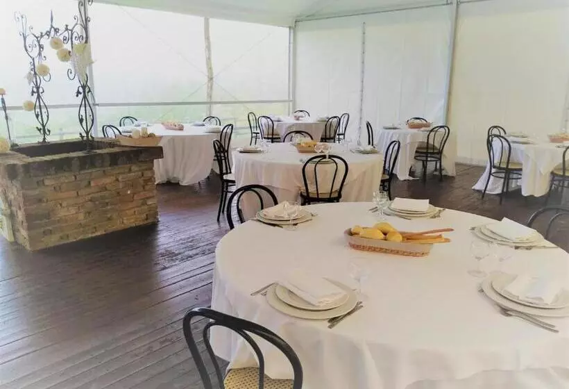 هتل Agriturismo Cascina Smeralda