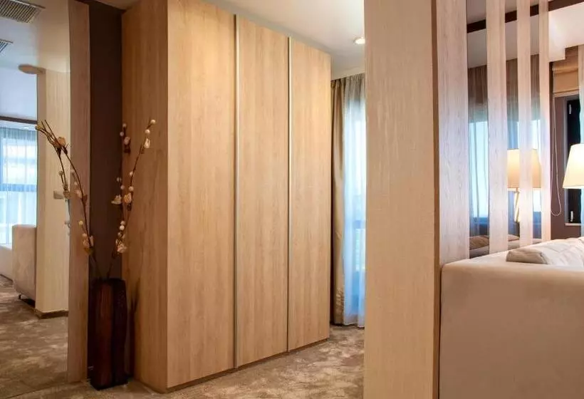 Family Hotel Business Club