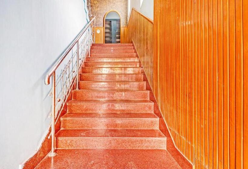 Отель Spot On 79210 Royal Galaxy