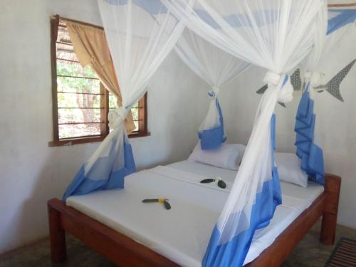 Отель Mangrove Blue Waves Bungalows