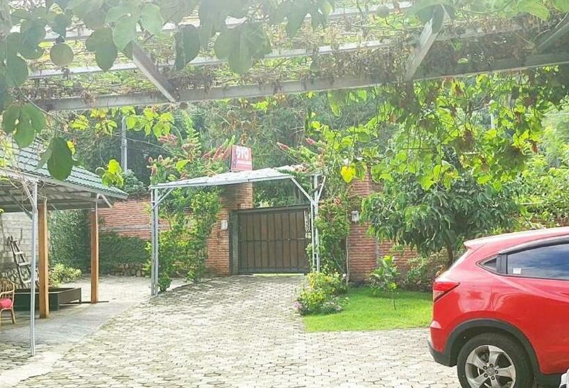 Szálloda Oyo 2864 Mangsit Garden Homestay