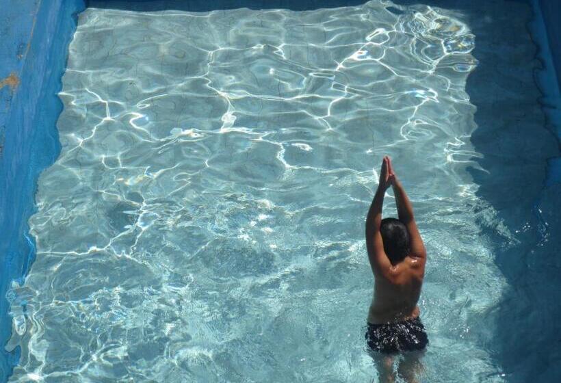 پانسیون Guest House Leader