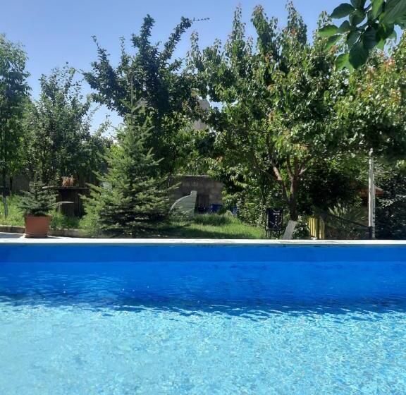 پانسیون Guest House Leader