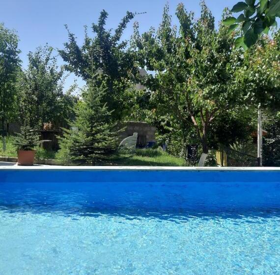 پانسیون Guest House Leader