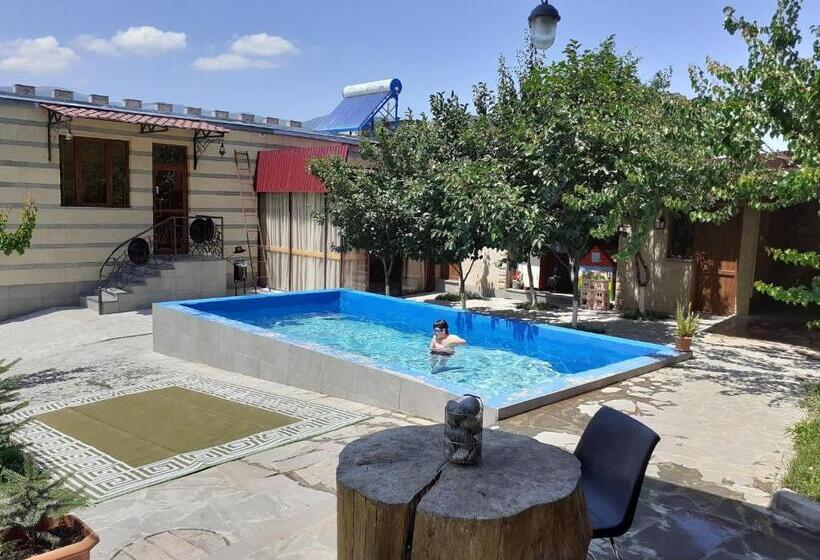 پانسیون Guest House Leader