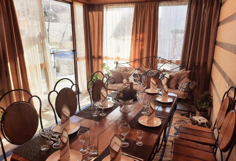 پانسیون Guest House Leader