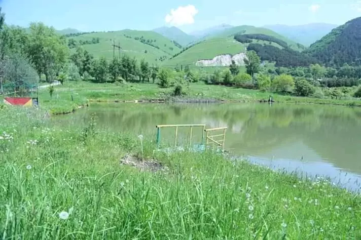 Majatalo Tezh Ler у тани