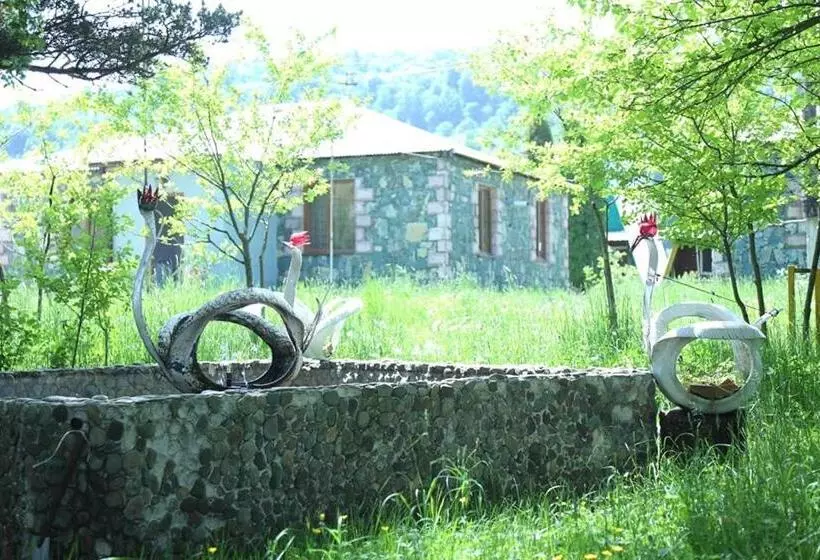 Majatalo Tezh Ler у тани