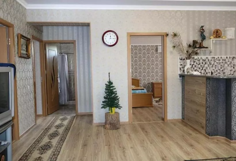 Majatalo Tezh Ler у тани