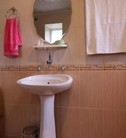 Majatalo Tezh Ler у тани