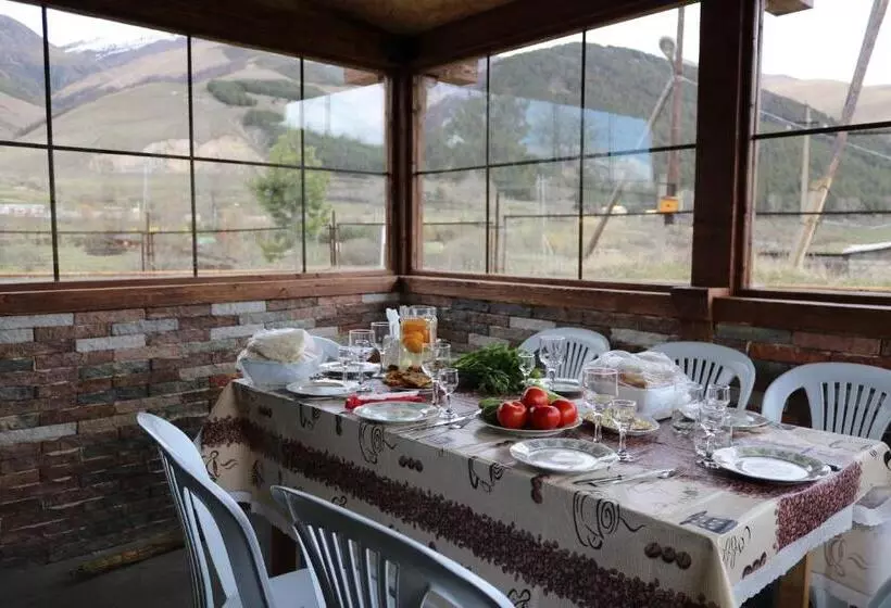 Majatalo Tezh Ler у тани