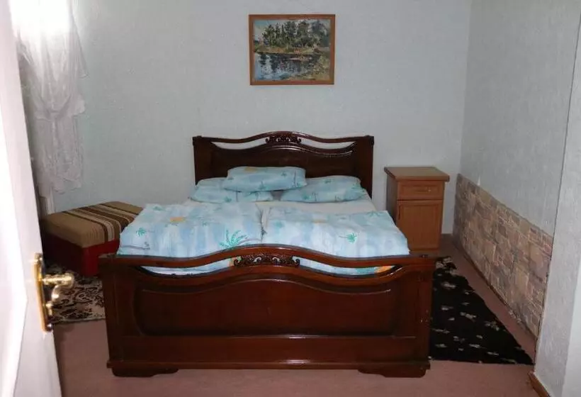 Majatalo Tezh Ler у тани