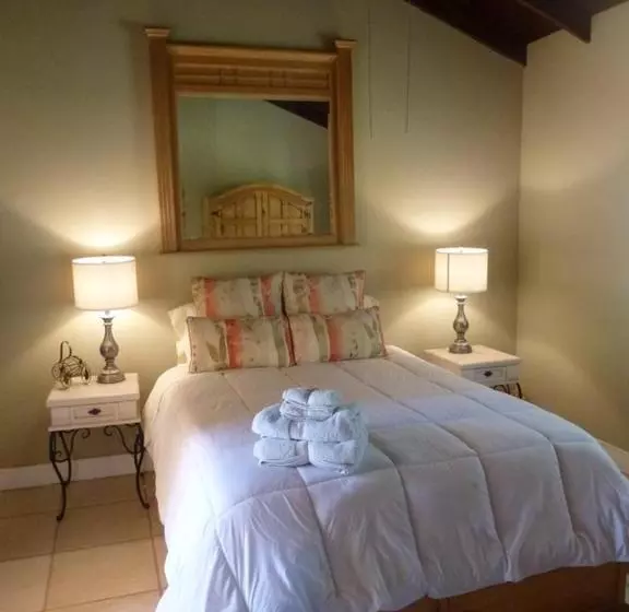 ユースホステル Clos Benoit, A Vineyard Inn