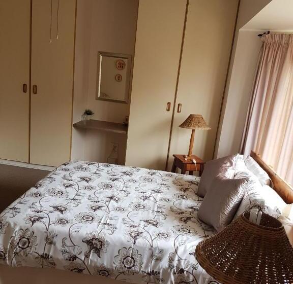 مبيت وإفطار Fig Tree Manor Self Catering