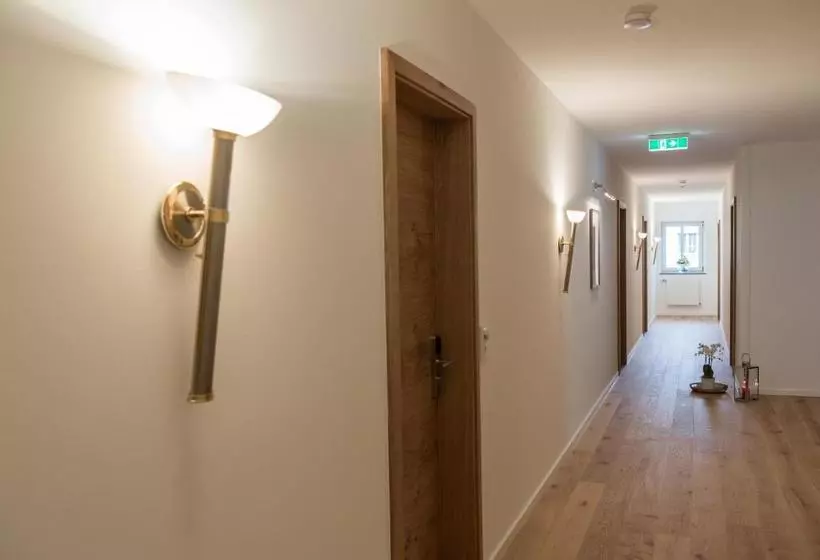 Hotelli Wirtshaus Am Schloss