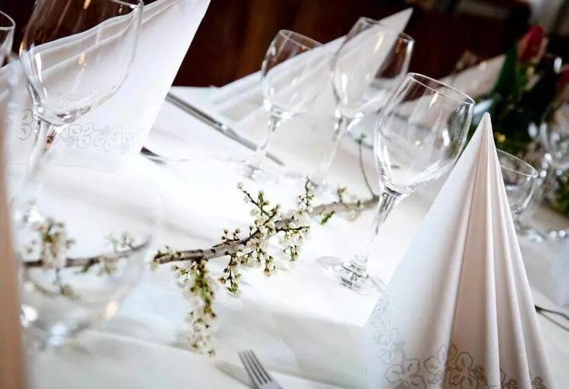 Hotelli Wirtshaus Am Schloss