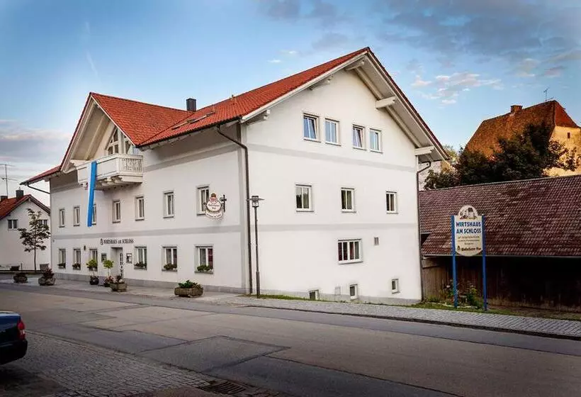 Hotelli Wirtshaus Am Schloss