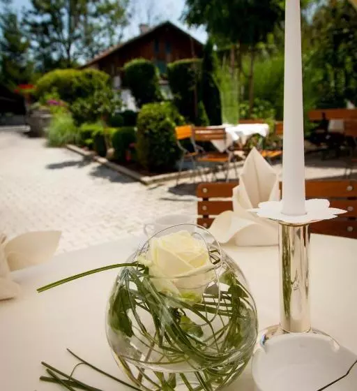 Hotelli Wirtshaus Am Schloss